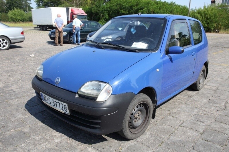 Fiat Seicento, 1999 r., 0,9 + gaz, 2 tys. 500 zł;