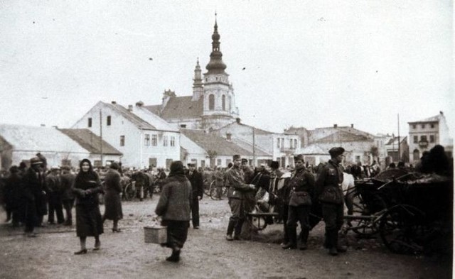 Tarnobrzeg. Rynek w czasie okupacji hitlerowskiej