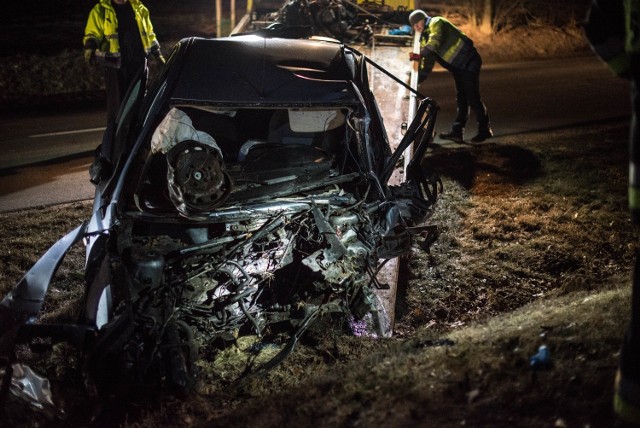 Czołowe zderzenie na drodze W 707 koło wsi Niemgłowy