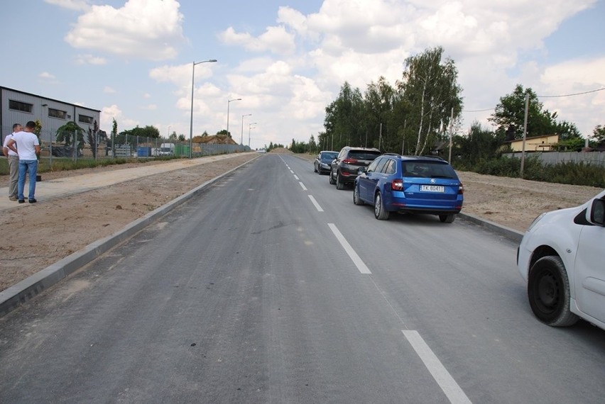 Nowa droga w Jędrzejowie. Otwiera atrakcyjne tereny inwestycyjne [ZDJĘCIA, PRZEBIEG]