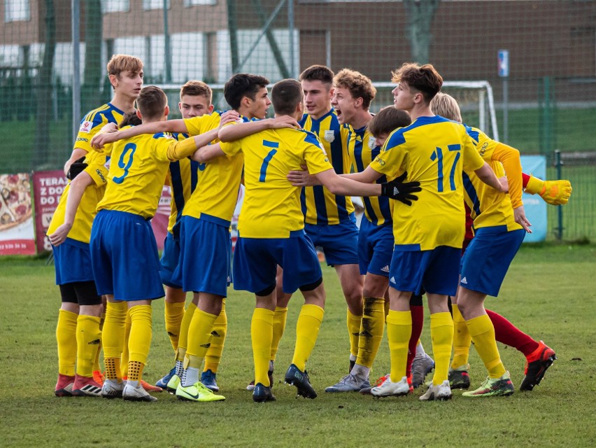 FASE Szczecin U17 wygrało z Arką Gdynia 1:0 i pozostało w...