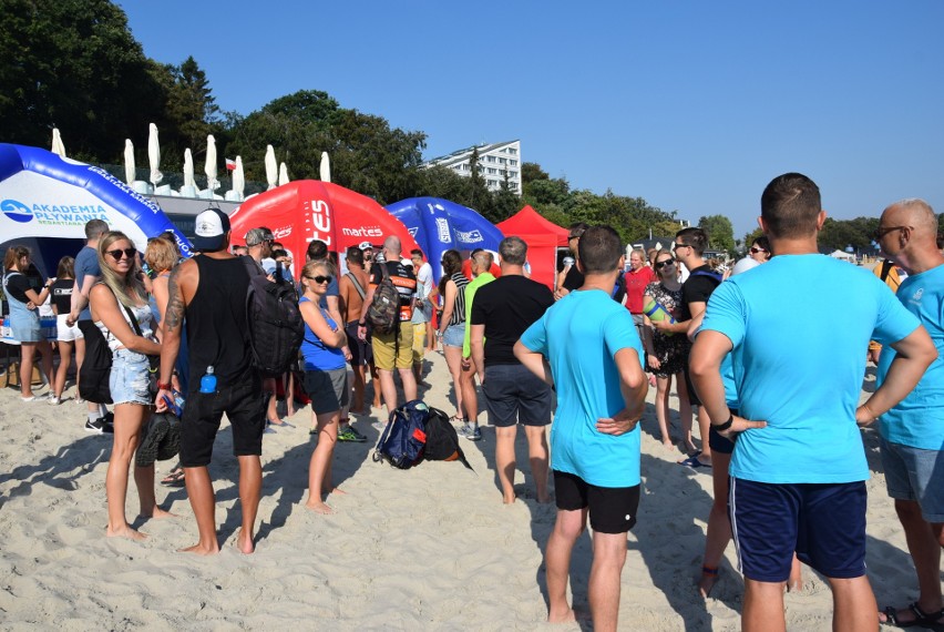 Gdynia Baltic Challenge. Sportowe pożegnanie wakacji w mieście. Pływacy opanowali akwen przy bulwarze Nadmorskim i plaży ZDJĘCIA 