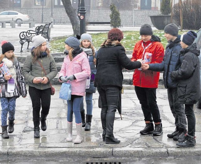 Mieszkańcy Proszowic chętnie wrzucali datki do puszek