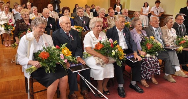 13 par z Grudziądza otrzymało medale za dłuigoletnie pożycie małżeńskie