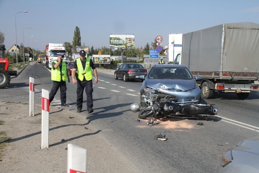 Wypadek motocyklisty i toyoty na Sułowskiej