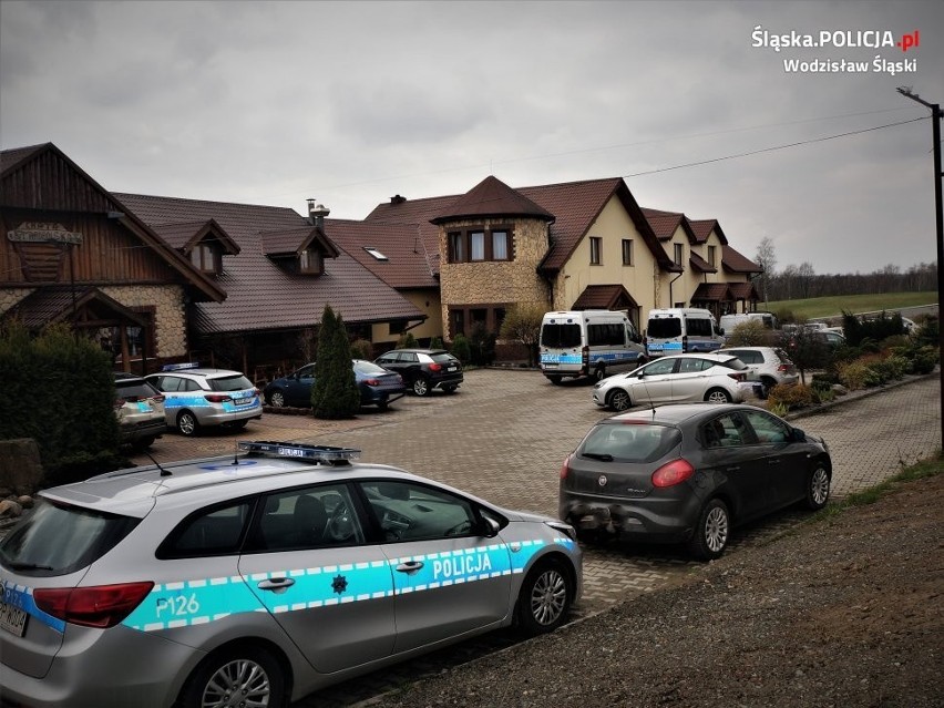 Policja i sanepid z interwencją w Chacie Staropolskiej,...