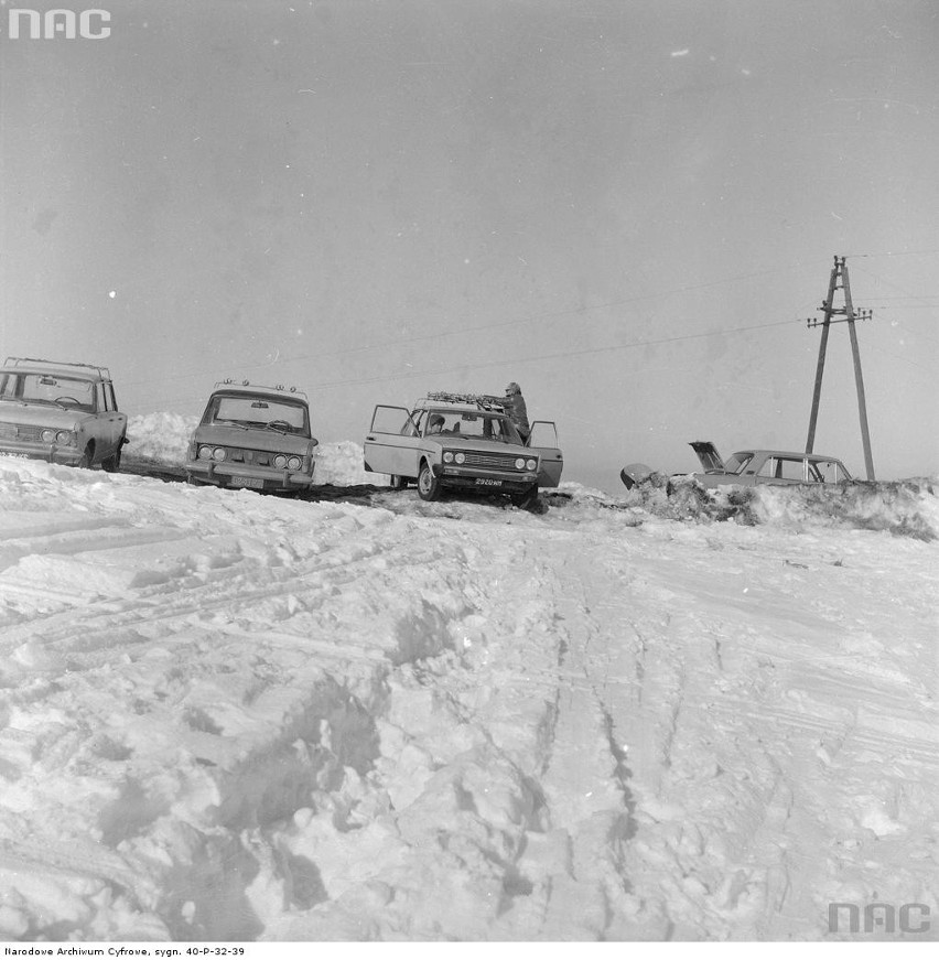 1976 r. Zakopane. Parking zasypany śniegiem.