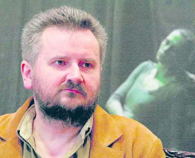 Jako powód rezygnacji ze stanowiska dyrektor artystyczny Waldemar Zawodziński podał m.in. niedostatki budżetowe Teatru