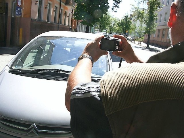 Zdjęcia samochodów bez ważnych biletów parkingowych są archiwizowane