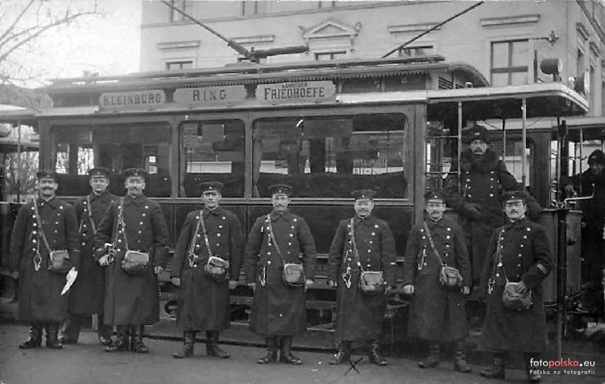 Lata 1905-1915, tramwaj i pracownicy przedsiębiorstwa...