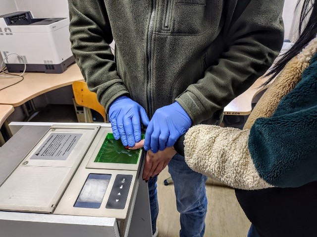 21-latka trafiła do policyjnego aresztu, a jej samochód na strzeżony parking. 