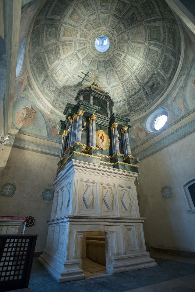 Kopia grobu Chrystusa stoi w jednej z kaplic bazyliki w Miechowie, która została ufundowana przez księcia Jaksę