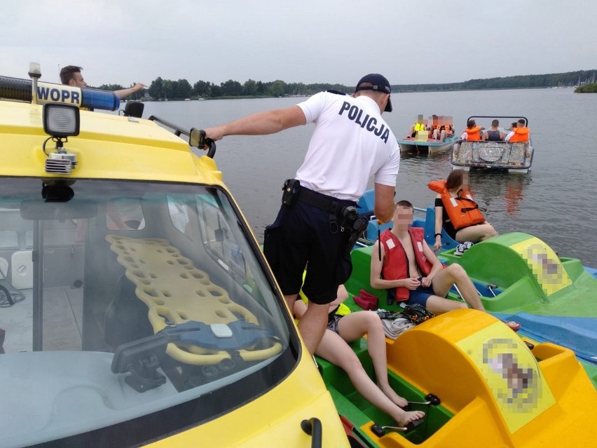 Pijani studenci na rowerach wodnych na Zalewie Koronowskim ukarani mandatami