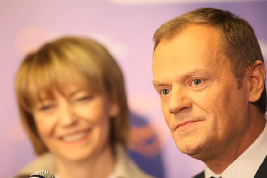 Donald Tusk po siedmiu latach wraca na fotel szefa Platformy...