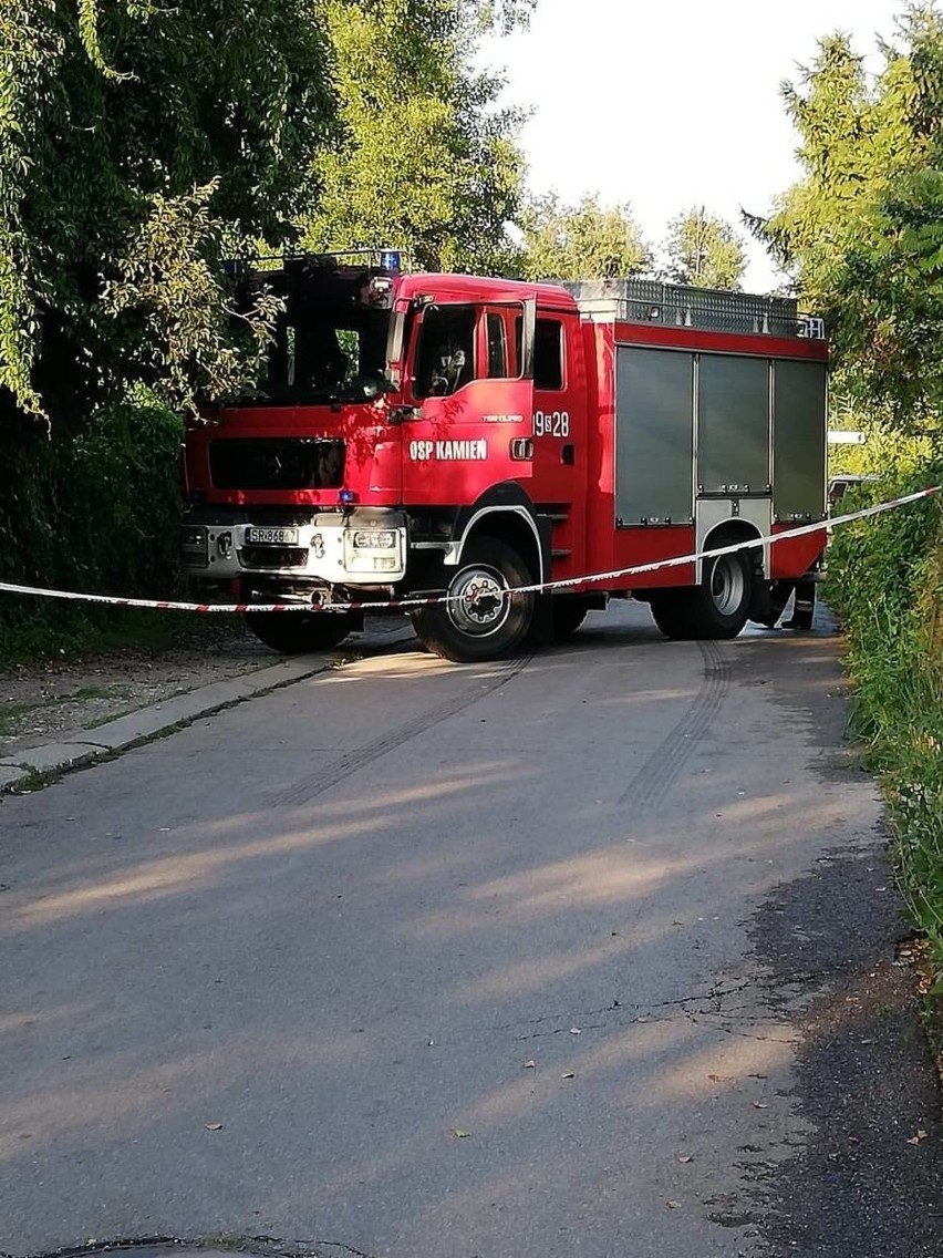 Wypadek w Rybniku-Kamieniu. Zginął 7-latek. Dwie osoby usłyszały zarzuty. Wszyscy dorośli w aucie byli pijani. 