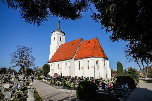 Kościół św. Stanisława w Starym Bielsku został efektownie odnowiony.