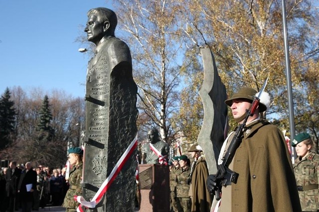 Odsłonięcie pomnika płk. Cieplińskiego wzbudziło wiele politycznych emocji.