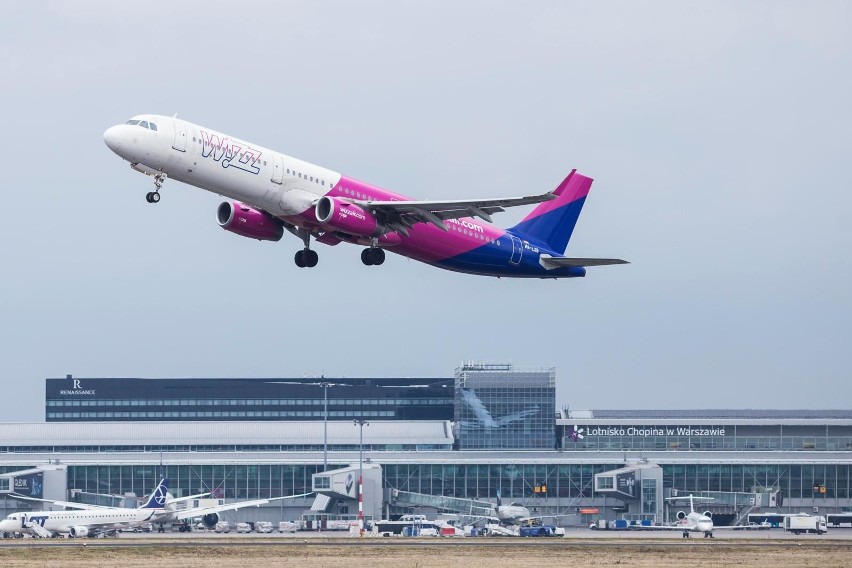 Wizz Air kasuje loty z Polski do Włoch i Izraela. Ryanair...