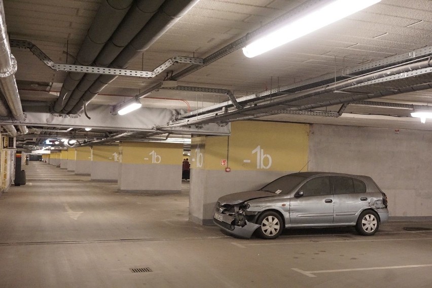 Tańsze parkowanie na dworcu Łódź Fabryczna, ale nie dla każdego!