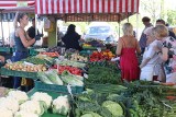 Sezonowe warzywa i owoce, grzyby - tłumy na zakupach na Górniaku - ZOBACZ ASORTYMENT I CENY - ZDJĘCIA I FILM