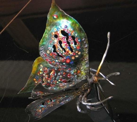 Każdy motyl jest niepowtarzalny. Projektuje i tworzy je gorzowski artysta Andrzej Moskaluk.