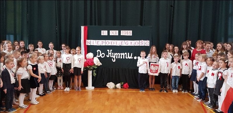 Publiczna Szkoła Podstawowa numer 1 w Busku włączyła się do akcji "Szkoła do hymnu"