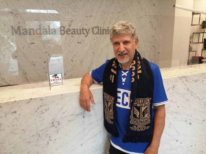 Samir Ibrahim przed recepcją Mandala Beauty Clinic na...