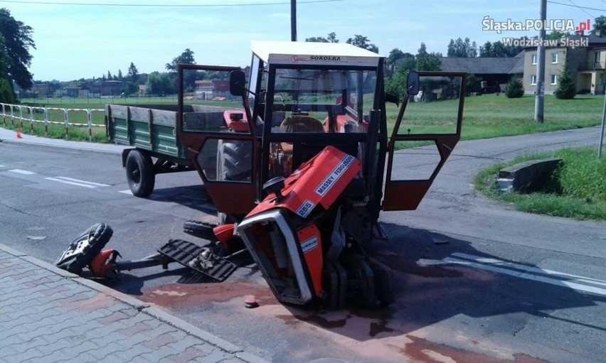 Citroen zderzył się z traktorem na ulicy Centralnej w Połomi