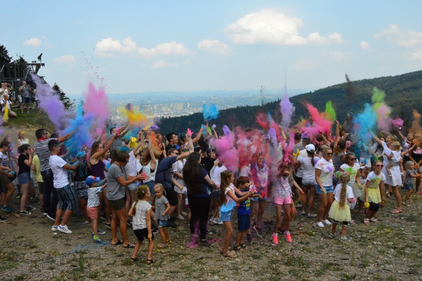 Holi Festival w Myślenicach. Kolorowe proszki w powietrzu [ZDJĘCIA]