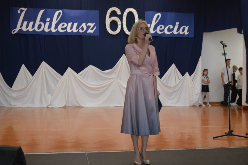  Szkoła Podstawowa nr 2 w Stąporkowie ma 60 lat. W czwartek świętowała swój jubileusz. Zobacz zdjęcia