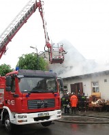 Pięćdziesięciu strażaków gasiło pub i ratowało okoliczne budynki (wideo)