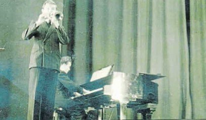 Rzeszów, 1958 r. Na trąbce gra Antoni Walawender, absolwent rzeszowskiej szkoły muzycznej, na fortepianie - Edward Kochański