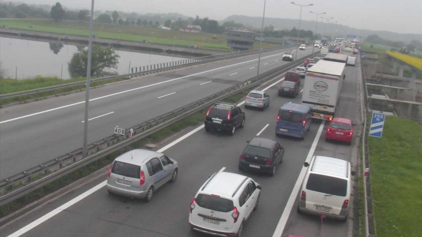 Tragiczny wypadek na autostradowej obwodnicy Krakowa. Nie żyje jedna osoba