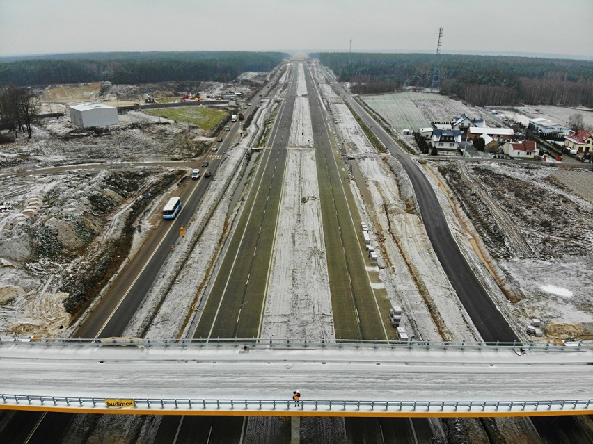 Budowa S17. Dojedziemy ekspresówką do Garwolina w połowie 2019 r. (ZDJĘCIA i WIDEO Z DRONA)