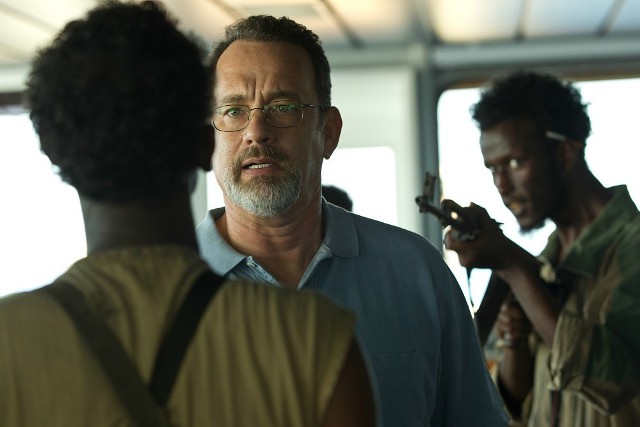 "Kapitan Phillips"Wielowarstwowa opowieść o porwaniu amerykańskiego statku handlowego przez somalijskich piratów w 2009 roku. Dużo emocji plus sześć nominacji do Oscara. Maersk Alabama, amerykański statek handlowy dowodzony przez kapitana Richarda Phillipsa (Tom Hanks), został w 2009 roku porwany przez somalijskich piratów. Film koncentruje się na relacji pomiędzy tytułowym bohaterem a dowódcą piratów Muse'em (Barkhad Abdi), który bierze Phillipsa jako zakładnika... czytaj więcejEmisja: Polsat, godz. 20:10