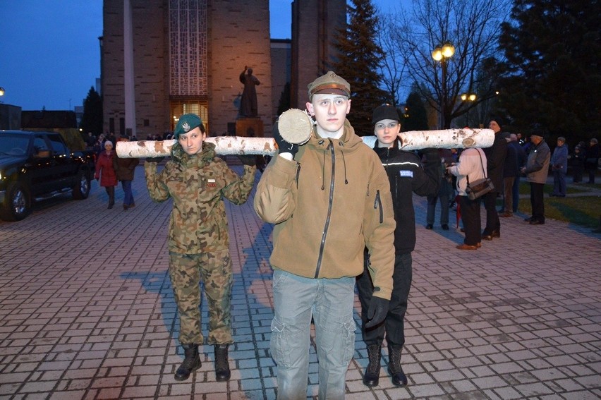 Tysiąc wiernych uczestniczyło w Miejskiej Drodze Krzyżowej w Stalowej Woli