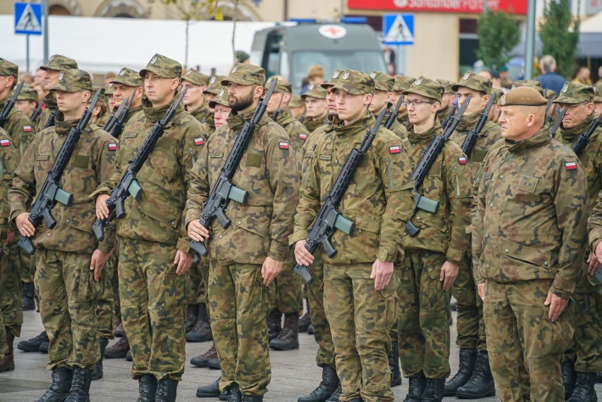 Limanowa. Przysięga żołnierzy TSW 114 Batalionu Lekkiej Piechoty. Było uroczyście 