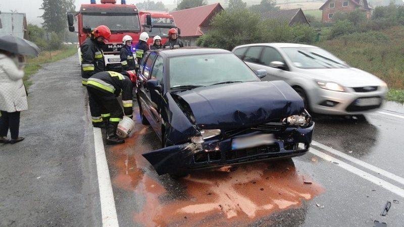 Nowa Wieś. Zderzenie volkswagenów, zablokowana dk 75 [ZDJĘCIA]