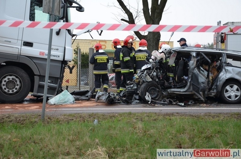 Cztery osoby zginęły w wypadku pod Garwolinem. Droga Lublin-Warszawa odblokowana (WIDEO)
