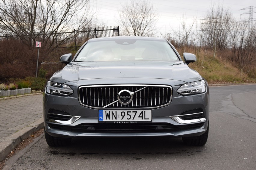 Volvo S90...