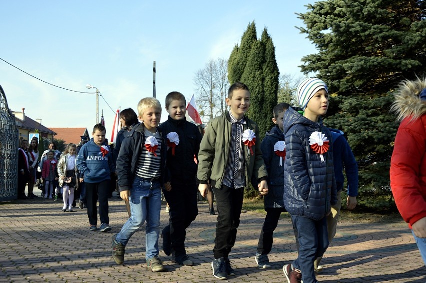 Staszkówka. Uroczyście świętowano rocznice niepodległości. W kościele odsłonięto okolicznościową tablicę