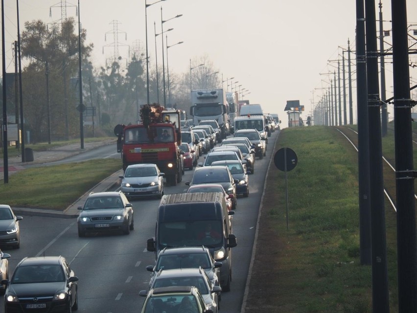 Utrudnienia w ruchu w Łodzi. Od 17 listopada drogowy armagedon. Zamknięto wiadukt na ul. Przybyszewskiego. Korki