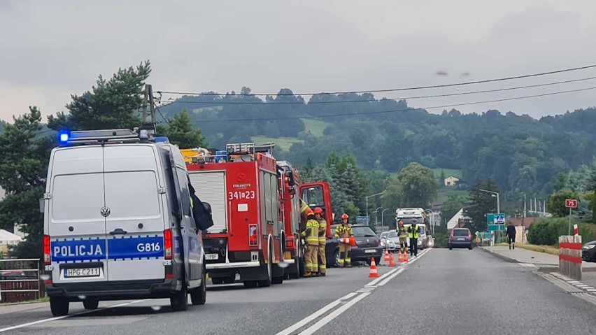 Wypadek Wielogłowy. Zderzenie dwóch aut, są poszkodowani. Występują utrudnienia w ruchu 