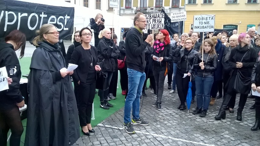 czarny protest w Cieszynie w czarny poniedziałek