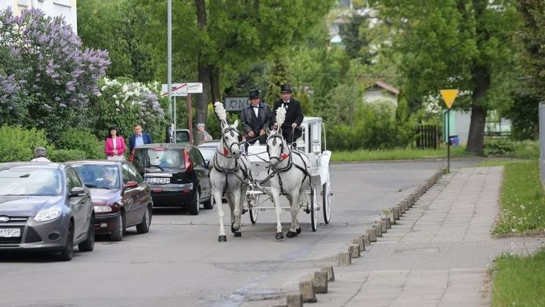 W dwa lata temu prasę obiegło zdjęcie dziewczynki, która pod...