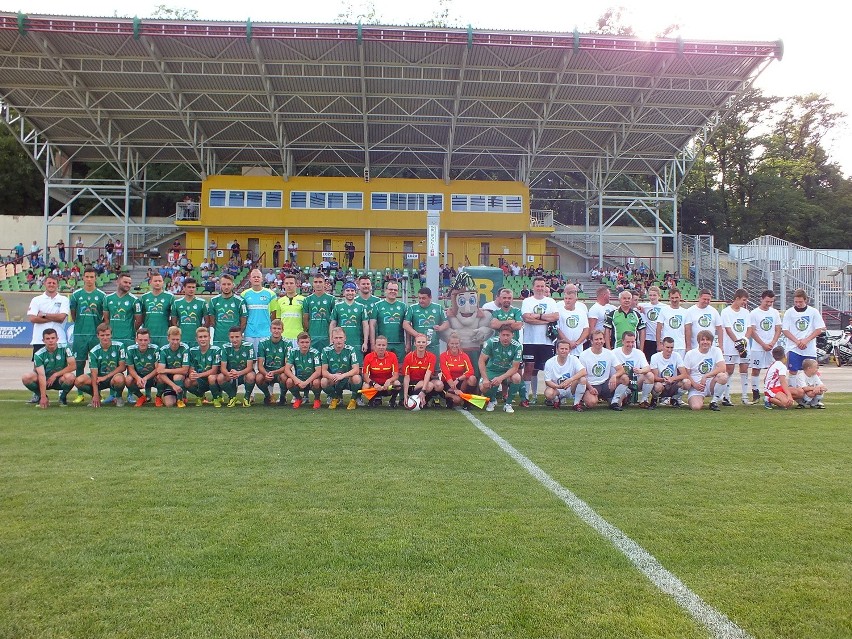 Mecz charytatywny w Rybniku. Żużlowcy kontra piłkarze