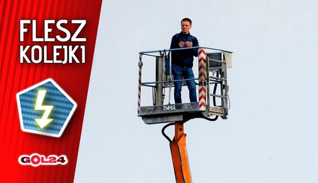 Flesz 29. kolejki PKO Ekstraklasy. W minionej serii gier zdarzyło się kilka rzeczy, po których śmiało można powiedzieć, że nasza liga jest jedyna w swoim rodzaju. Gdzie w świecie kibic wynajmuje dźwig, by oglądać mecz swojego zespołu? Jakim cudem kibice wiedzą lepiej od trenera, kogo wpuścić na boisko? I w końcu - dlaczego ostatnia kolejka sezonu zasadniczego jest niepotrzebna? Sprawdźcie!