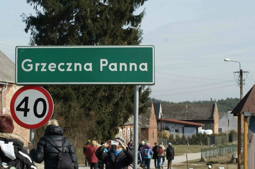 Grzeczna Panna to wieś na rozległej polanie między Szubinem...