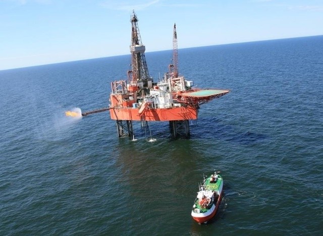 Platforma naftowa spółki Petrobaltic na Bałtyku.