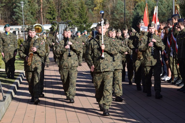 Wydarzeniu w Budowie towarzyszyło otwarcie plenerowej wystawy „Podeptana Godność. Pobór do wojska jako ukryta forma internowania 1982-1983”, która stanęła na złocienieckim deptaku Józefa Piłsudskiego i uhonorowanie bohaterów tamtych dni medalami – Krzyżami Orderu Odrodzenia Polski oraz Krzyżami Wolności i Solidarności podczas spotkania w miejscowym kinie